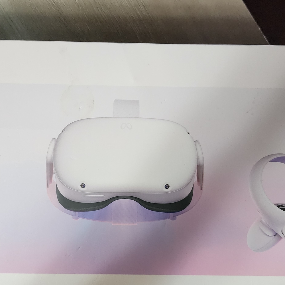 White VR Headset by Oculus